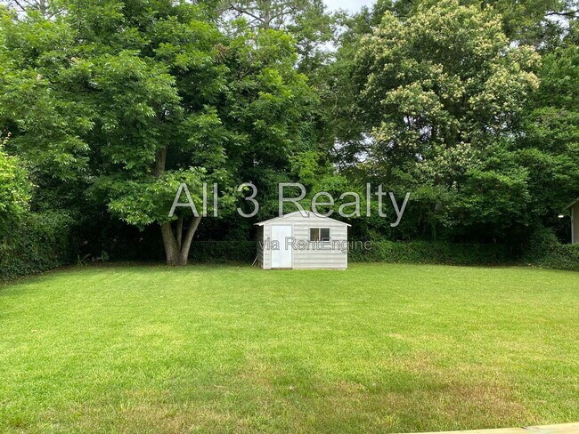 Building Photo - 723 Hillman St