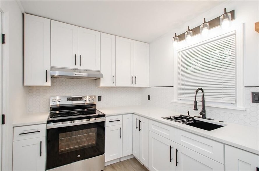 Building Photo - 3833 Wedgefield Cir