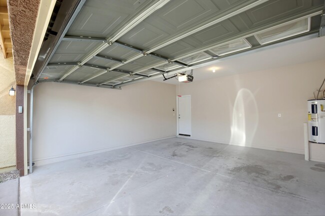 Building Photo - 18515 W Sunbelt Dr