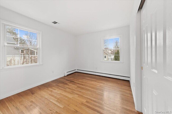 Building Photo - 1736 Central St