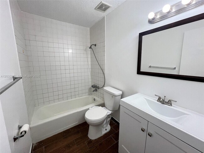 Building Photo - 1406 SW 1st St