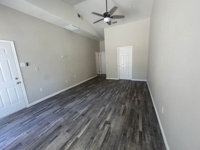 Building Photo - 1565 Shiloh Pl
