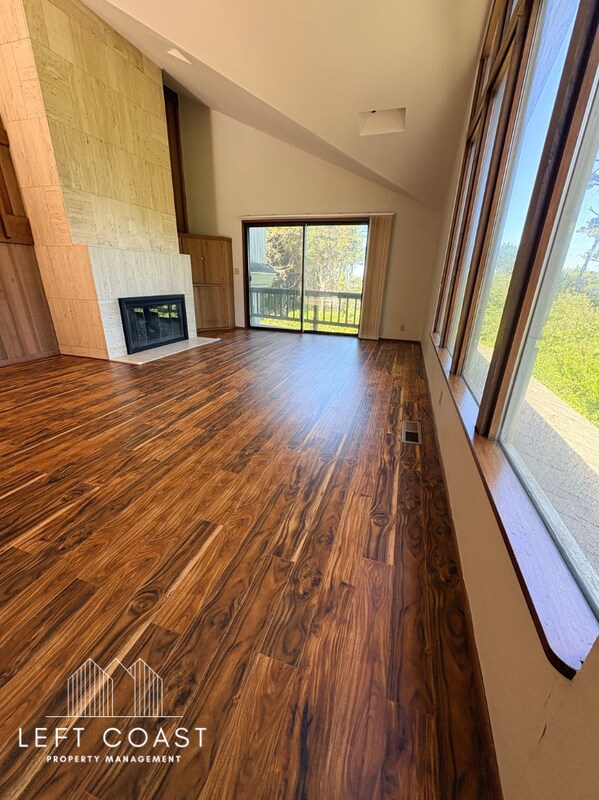 Building Photo - 132 Salishan Dr