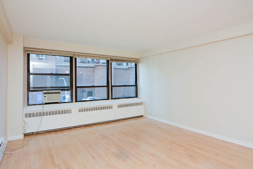 Building Photo - 4180 N Marine Dr