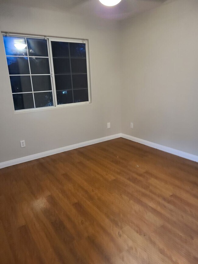 Building Photo - 4 Bedroom, 3 bath, RV parking Separate yard home