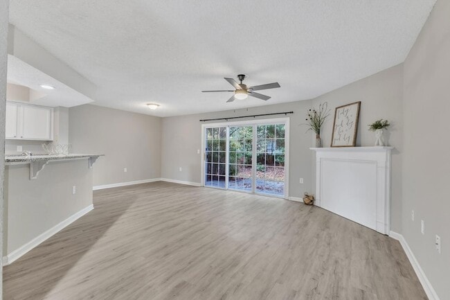 Building Photo - 2430 Condor Ct