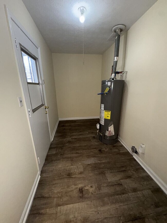 Building Photo - 1127 Harness Dr