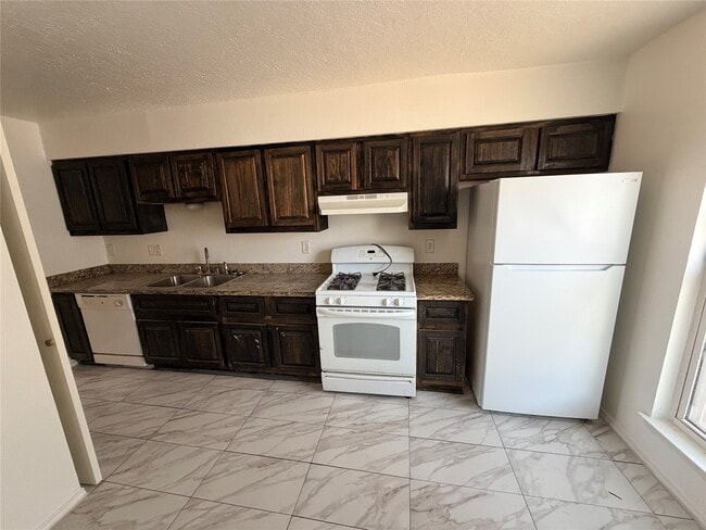 Building Photo - 1927 Oakwell Ln