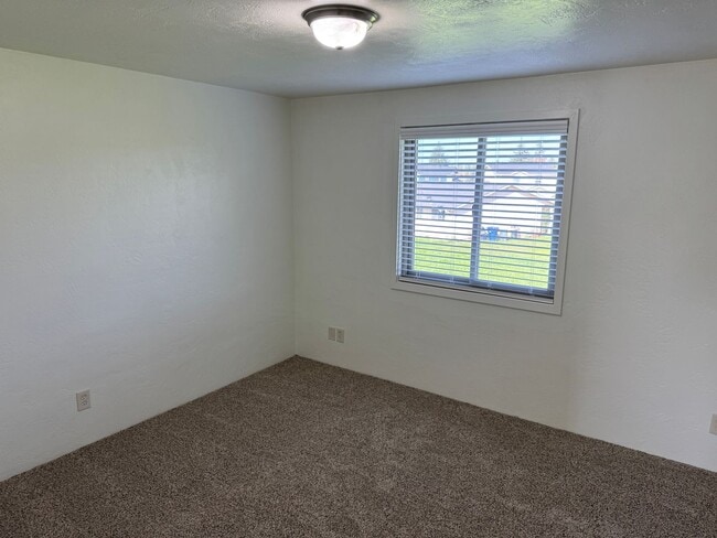 Building Photo - Updated 2 bedroom 1.5 bathroom duplex!  $200.00 MOVE-IN SPECIAL