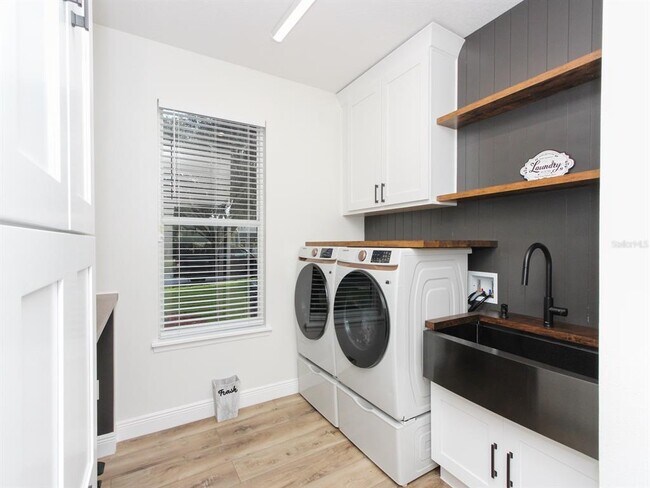 Building Photo - 687 Statenville Ct