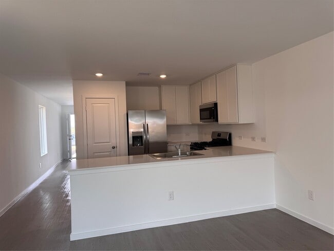 Building Photo - 6123 Sunburst Scarlet St