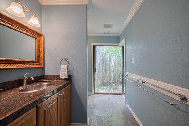 Building Photo - 12231 Carriage Hill Dr