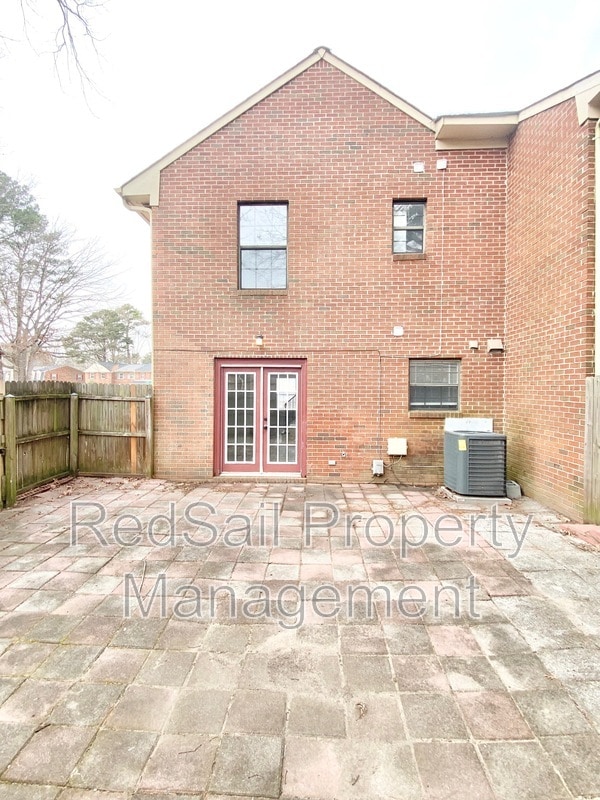 Building Photo - 393 Jury Ln