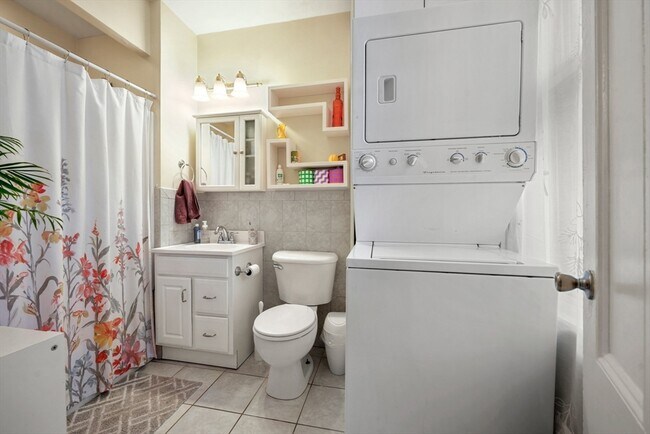 Building Photo - 104 E Brookline St