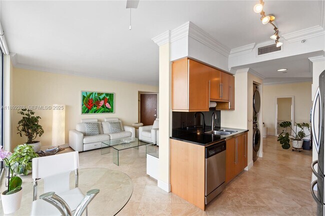 Building Photo - 6365 Collins Ave