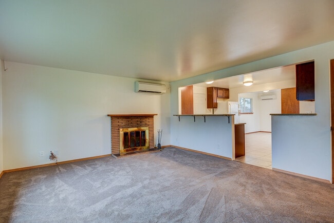 Building Photo - 4 Bed 2 bath Home in the Heart of Oak Harbor