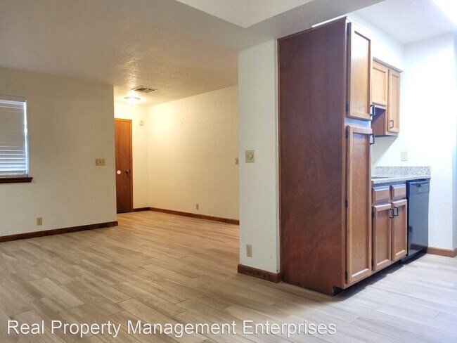 Building Photo - 1 br, 1 bath House - 11407 Springhollow Rd...