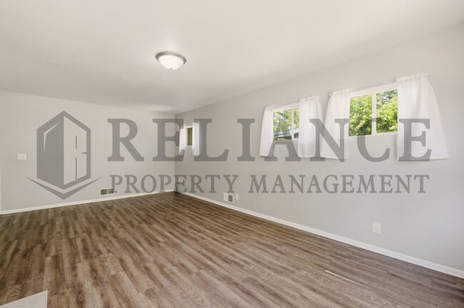 Building Photo - 730 N Chipper Ln
