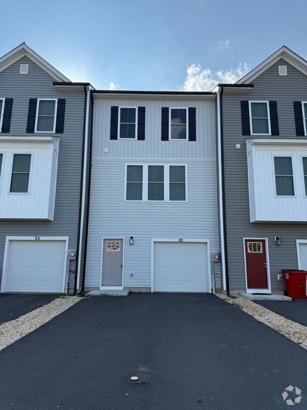 Building Photo - 28 Marineris Cir
