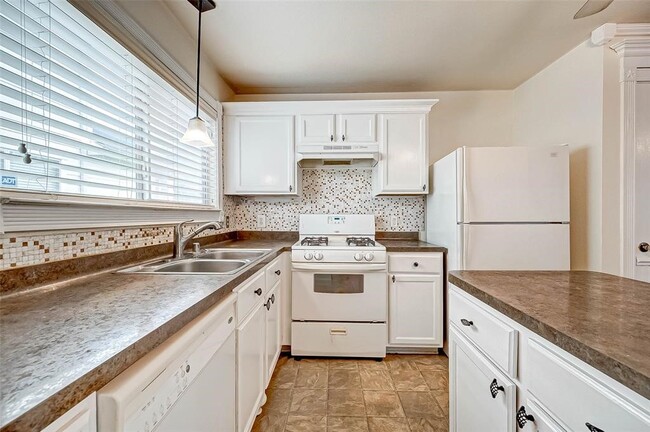 Building Photo - 20591 Sycamore Crest Ln