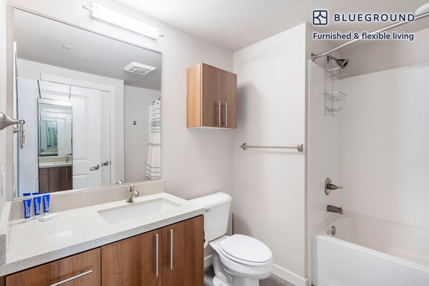 Building Photo - 10333 Main St