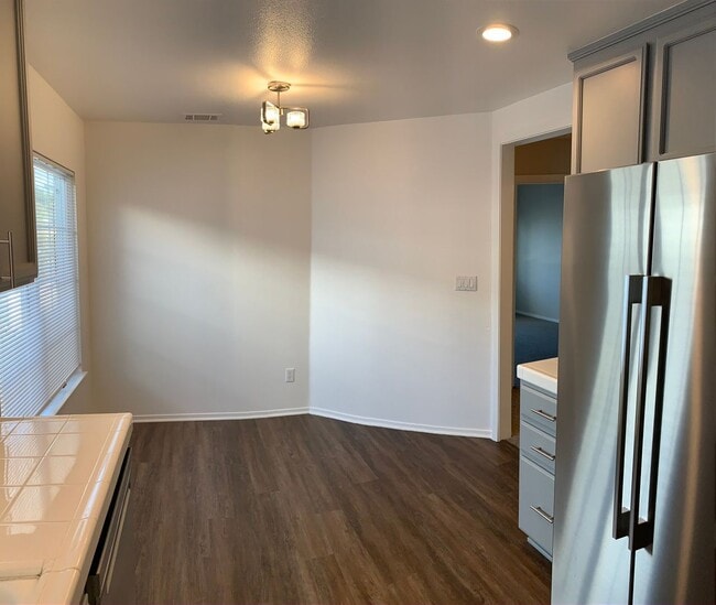 Building Photo - 39 Outlook Cir