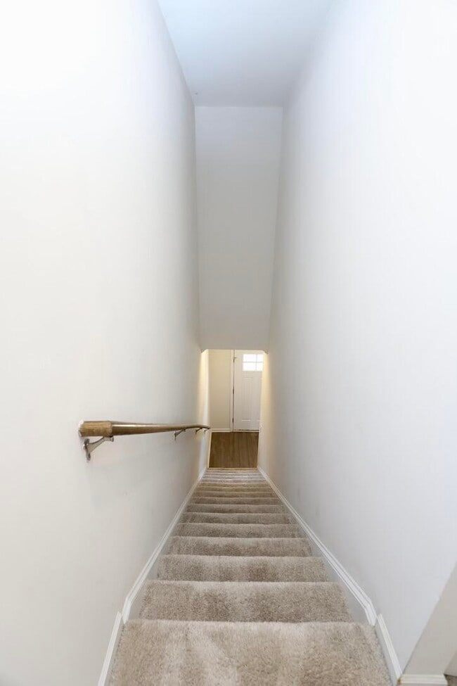 Building Photo - 2943 Old Field Rd