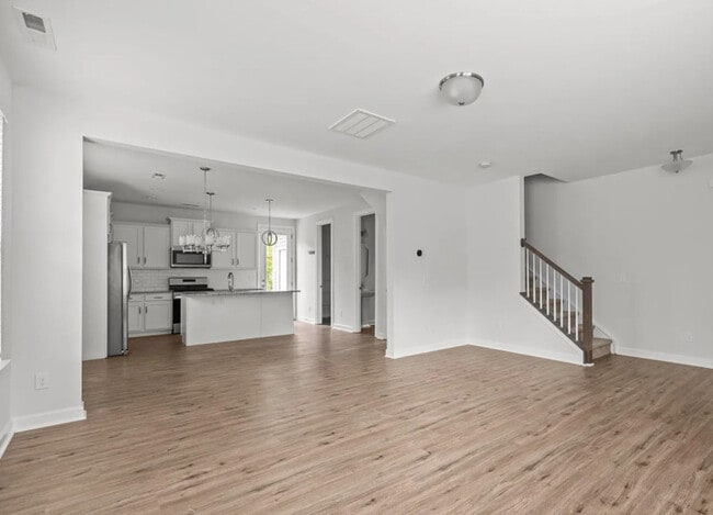 Building Photo - 2821 Shamrock Dr