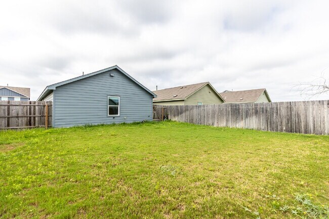 Building Photo - 331 Ambush Ridge
