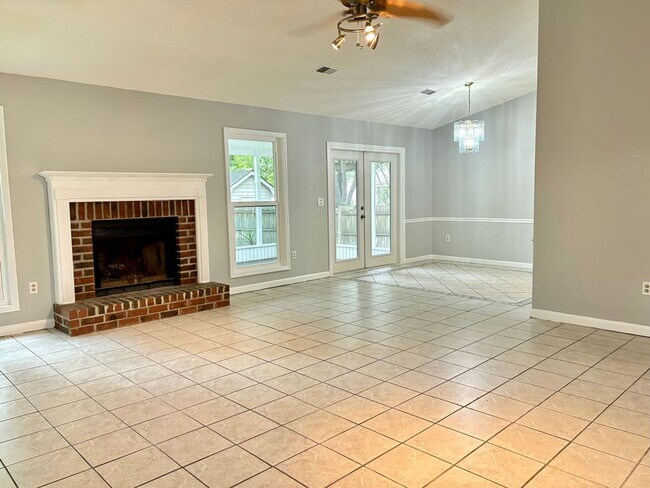 Building Photo - Available August 18th. REMODELED 3 BR/2 BA...