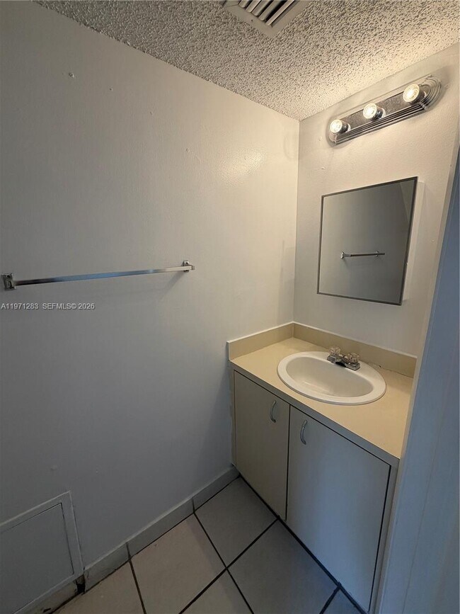 Building Photo - 14910 SW 82nd Terrace