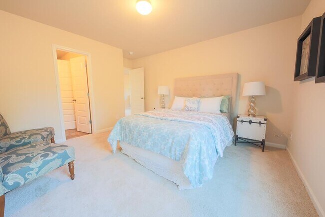 Building Photo - 5036 Vine Ln