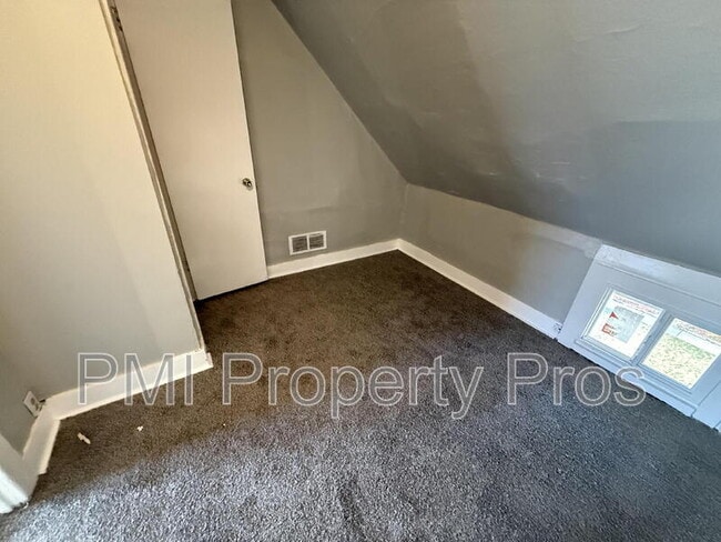 Building Photo - 3806 W Rohr Ave