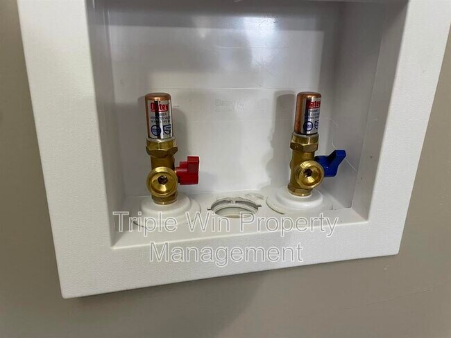 Building Photo - 10261 Imperial Dr