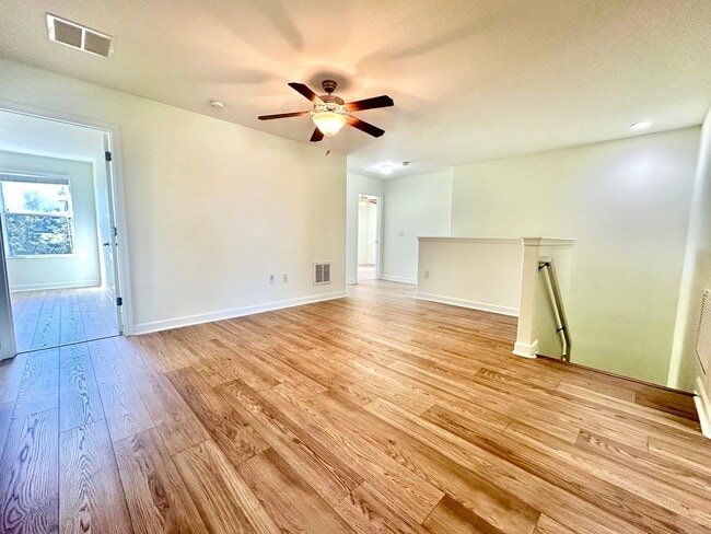 Building Photo - Upscale and modern 5bedroom/2.5bath home in Festival Community!