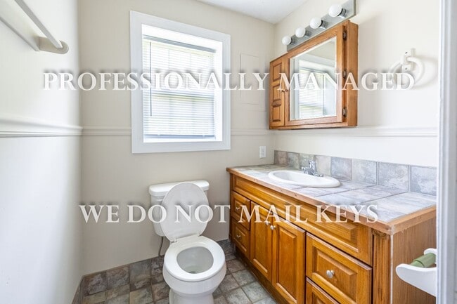 Building Photo - 1109 N Winstead Ave