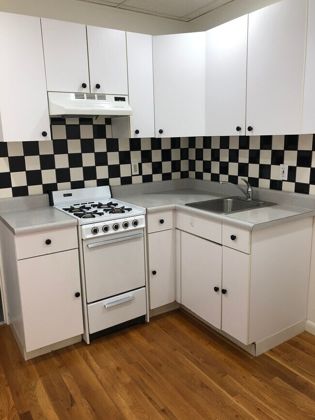 Cozy kitchen - 20 N Astor St