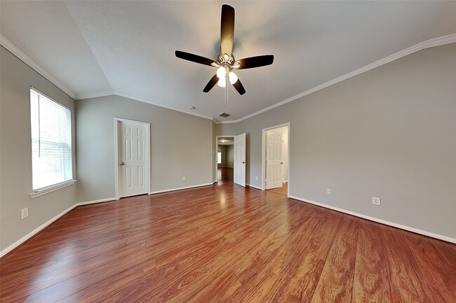 Building Photo - 10 Prairie Oak Dr