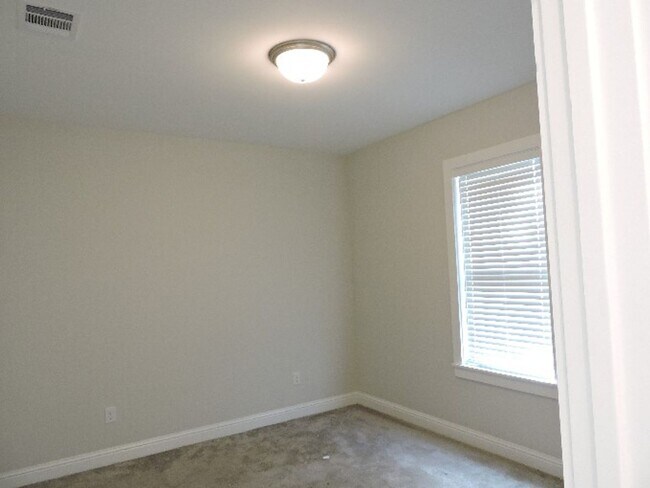 Building Photo - 6 YR old Modern Farmhouse designed 3BR/2BA Plus Office