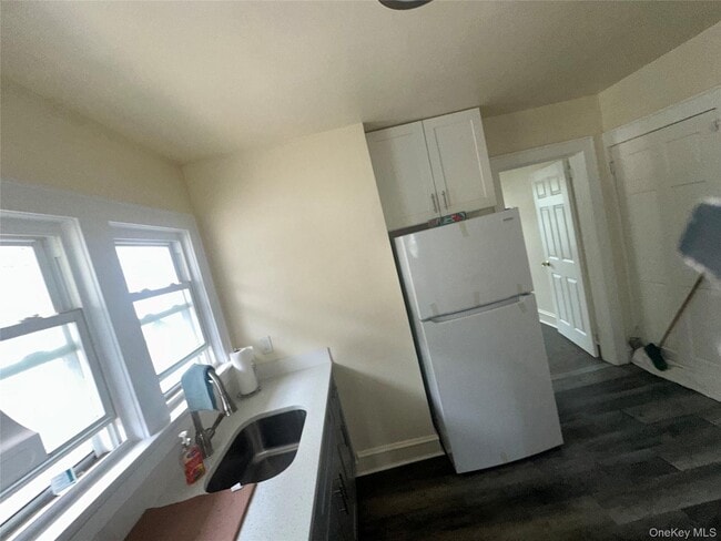 Building Photo - 14 Van Cott Ave