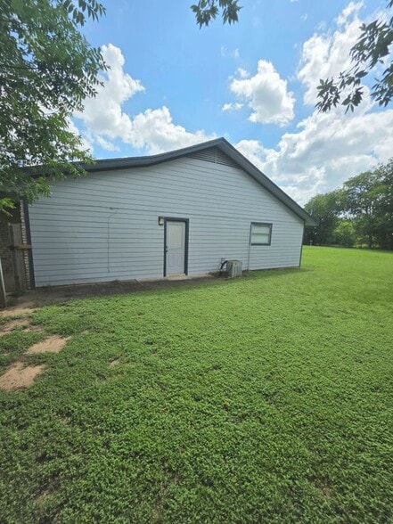 Building Photo - 15208 Spring Hill Ln