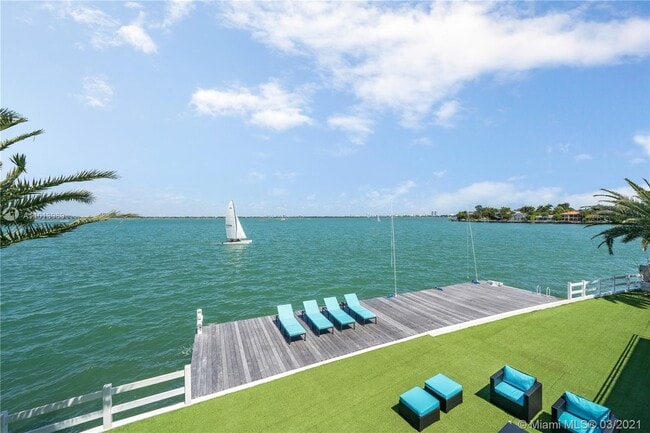 Building Photo - 1413 N Venetian Way