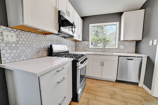 Building Photo - 204 Woodside Dr