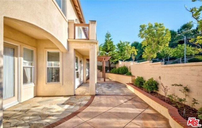 Building Photo - 1841 S Floyd Ct