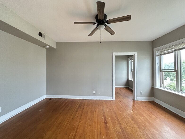 Building Photo - 6710 S Claremont Ave