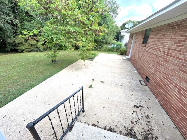 Building Photo - $500 Move In Special-or-$100 off monthly r...