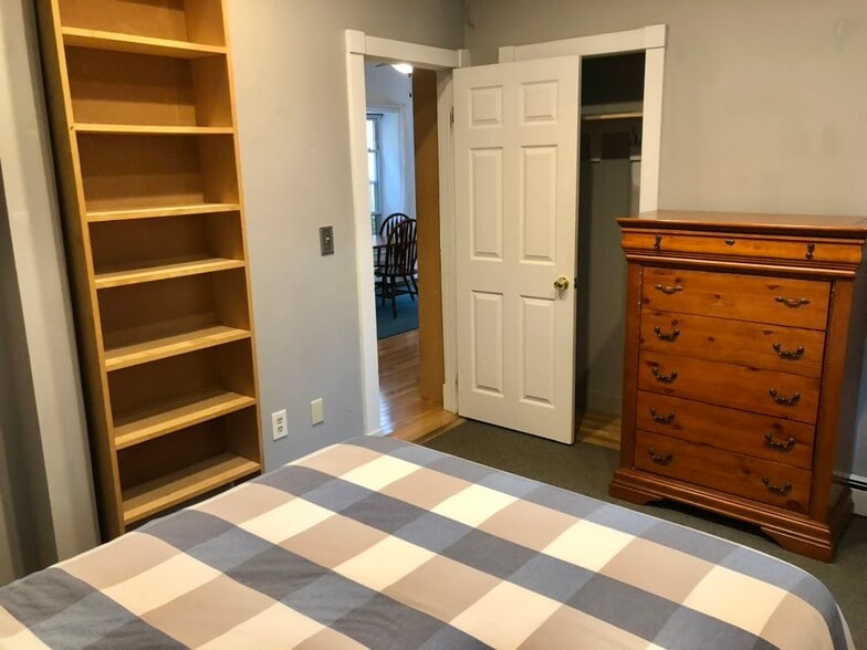 Building Photo - 262 10th St