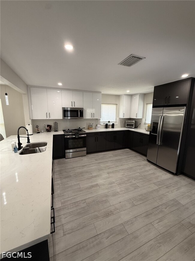 Building Photo - 1414 SE 6th Ave