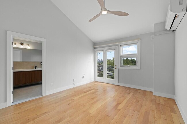 Building Photo - 6 Grand Cove Way