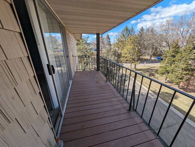 Building Photo - Updated 2bd/1ba Condo w/ Pool & Heated Par...